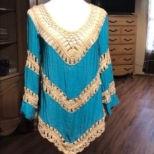 Umgee Turquoise and Beige Crochet Tunic
